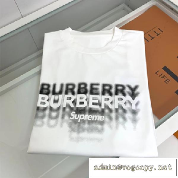 幅広い着こなし Supreme x BURBERRY シュプリーム偽物 Ｔシャツ ブランドロゴをプリント 大活躍の予感