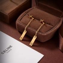 CELINE セリーヌピアス スーパーコピー ゴールドフィニッシュ タグ 耳元を上品に飾る プレゼントに最適