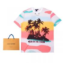 LOUIS VUITTON ルイヴィトン 半袖Tシャツ 偽物 夏らしいプリント チェーン付き 着れてオシャレに魅せれ
