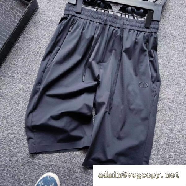黒系が大流行中 DRブランドショートパンツ スーパーコピー品 メンズ春夏のコーディネート 落ち着いた印象