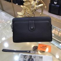 数量限定★HERMES 偽物 エルメス メンズ 手持ちバッグ 新作 2026トレンド大容量人気品質保証激安販売 カード収納クラッチバッグ