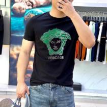 芸能人愛用カジュアルなVERSACE ヴェルサーチ偽物 半袖Tシャツ 2色可選 ブランドメンズ新作ウェアサイズ感