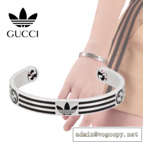 男女好評!2026人気が爆発 adidas x Gucc1 cuff bracelet ロゴ シルバー偽物 バングル 落ち着いた腕元に仕上がる