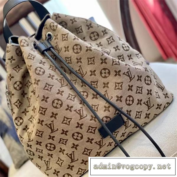 世界から愛されるLouis Vuitton ルイヴィトンリュック 偽物 定番モノグラム2色可選 十分に収納できるサイズ