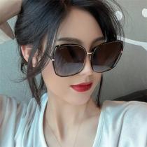 DlOR 大人気ブランド サングラスコピー 男女兼用 細身のレンズ設計 顔の形に合わせやすい 気軽に目を守る