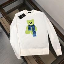 普段使いにも最適なアイテム プルオーバーパーカー FENDI フェンディ偽物 可愛い気兼ねなく着られる男女OK