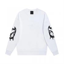 オシャレな秋冬コーデスタイル GIVENCHY ジバンシープルオーバーパーカー 偽物 ファッション性抜群のインナー