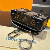 Louis Vuitton 激安ルイヴィトンキーホルダーコピーMONOGRAM SOFT TRUNK POUCHカード小銭などの小物入れ可能