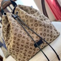 世界から愛されるLouis Vuitton ルイヴィトンリュック 偽物 定番モノ...