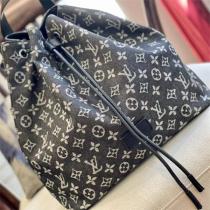 世界から愛されるLouis Vuitton ルイヴィトンリュック 偽物 定番モノグラム2色可選 十分に収納できるサイズ