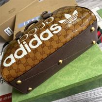 【累積売上総額第１位】adidas x Gucc１ハンドバッグTrefoilプリント702397使いやすい収納性抜群