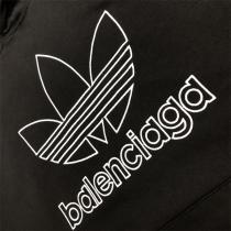 【VIPセール】Balenciaga&adidasコラボパーカーコピー2026流行り秋冬コレクション人気着こなし黒色