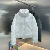 Fendi x SKIMS コラボ 寒い時期の防寒にもぴったり♡ 大特価 チャンキー ダウンジャケット スーパーコピー