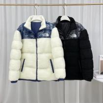 The North Faceザノースフェイス 激安ダウンコート リバーシブル 暖かさもバッチリ 秋冬のお出かけに最適