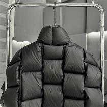 Bottega Venetaコピーボッテガ ヴェネタ ダウンジャケット人気2026トレンド秋冬コレクション黒色