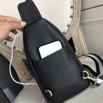 高級レザー★PRADAボディバッグ新作プラダコピーメンズ胸バッグ使いやすい収納性抜群