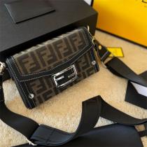 FENDI コピーショルダーバッグ人気フェンディ新作お洒落メンズファッション逸品