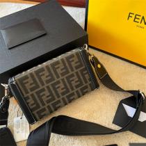 FENDI コピーショルダーバッグ人気フェンディ新作お洒落メンズファッション逸品