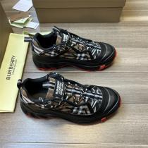 ☆2026新品入荷☆BURBERRY新作バーバリースニーカーコピーカジュアルシューズ最高品質人気色