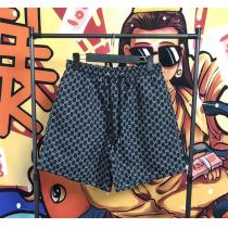 GUCC1 スーパー コピー ビーチパンツ 定番ロゴ柄 夏の季節感 明るい色のアイテムと組み合わせて ファッション性が高く