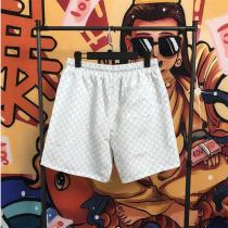 GUCC1 スーパー コピー ビーチパンツ 定番ロゴ柄 夏の季節感 明るい色のアイテムと組み合わせて ファッション性が高く