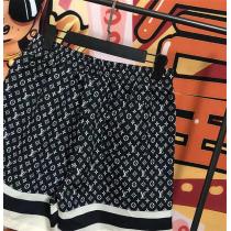 2026最新の春夏トレンド❕❕ ヴィトン コピー ビーチパンツ LOUIS VUITTON 速乾性 通気性 夏の季節感満点 モノグラムプリント