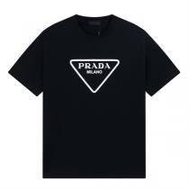 PRADA コピー プラダ  Tシャツ メリヤス綿生地 2026トレンドの色 吸湿、通気性に優れ 普段使い 上品な雰囲気を兼ね