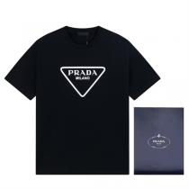 PRADA コピー プラダ  Tシャツ メリヤス綿生地 2026トレンドの色 吸湿、通気性に優れ 普段使い 上品な雰囲気を兼ね