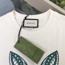 2026卯年の新作 GUCC1 スーパー コピー Tシャツ メガネウサギ柄 最新のトレンド 体のシルエットを強調する 高品質