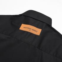 23春夏 LOUIS VUITTON コピー シャツ 定番モノグラム 牛革の胸ポケット 真っ黒 こなれ感 ルイヴィトン