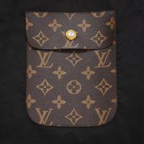 23春夏 LOUIS VUITTON コピー シャツ 定番モノグラム 牛革の胸ポケット 真っ黒 こなれ感 ルイヴィトン