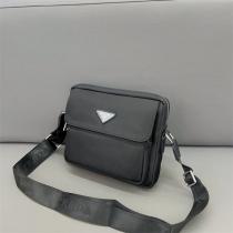 【VIPセール】PRADAショルダーバッグコピープラダメンズバッグ激安通販収納性いい使い勝手上品