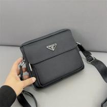【VIPセール】PRADAショルダーバッグコピープラダメンズバッグ激安通販収納性いい使い勝手上品