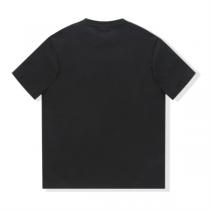 2026春夏アイテム PRADA コピー Tシャツ プリント柄 メタリックカラーロゴ 男女兼用 お目立ち度抜群