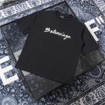 BALENCIAGA スーパー コピー Tシャツ バレンシアガ 「シンプル」 ロゴプリント 手書きスタイル