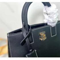 BURBERRY 偽物 トートバッグ バーバリー 100%子牛革素材 ショルダーつき