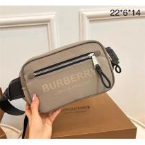 バーバリー 偽物 ショルダーバッグ BURBERRY ロゴプリント メンズ 22ｘ6ｘ14