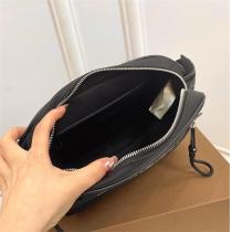 バーバリー 偽物 ショルダーバッグ BURBERRY ロゴプリント メンズ 22ｘ6ｘ14