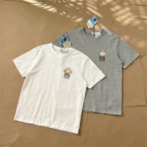2026年最新作 LOEWE コピー Tシャツ ハウルの動く城＆ロエベ コラボ 犬の「ヒン
