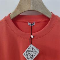 ロエベ コピー Tシャツ 立体エンボスロゴ 赤色 LOEWE 凹凸感のある 