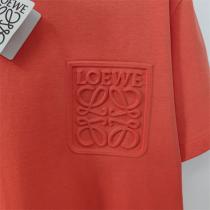 ロエベ コピー Tシャツ 立体エンボスロゴ 赤色 LOEWE 凹凸感のある 