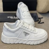 2026年春夏の新作 プラダ スーパーコピー スニーカー 厚底 三角ロゴ貼り付け PRADA