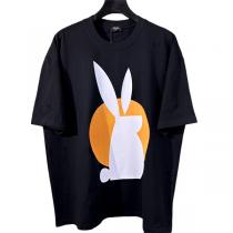 23兎年限定シリーズ FENDI スーパーコピー Ｔシャツ うさぎロゴプリント フェンディ 定番の色 大活躍