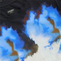 23SS春夏限定新作♡フェンディ 偽物 Ｔシャツ グラデーション FENDI 丸首 平織り 肌ざわりを大切に