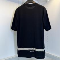 2026万能アイテム△PRADA コピー Tシャツ プラダ ポケット付き 三角ロゴ飾り 上質な逸品