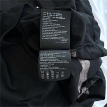 2026万能アイテム△PRADA コピー Tシャツ プラダ ポケット付き 三角ロゴ飾り 上質な逸品