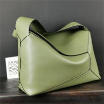 色合いで春らしく♪♪ ロエベ スーパーコピー ショルダーバッグ LOEWE Puzzleシリーズ レザー