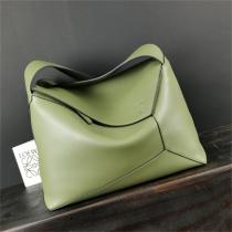 色合いで春らしく♪♪ ロエベ スーパーコピー ショルダーバッグ LOEWE Puzzleシリーズ レザー