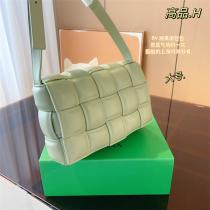 ボッテガ ヴェネタ CassetteショルダーバッグコピーBOTTEGA VENETA美品超人気大きいサイズ