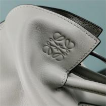 【2026春夏セール限定】LOEWE スーパーコピー ミニバッグ 今っぽストリート ロエベ 淡色で柔らかな印象  